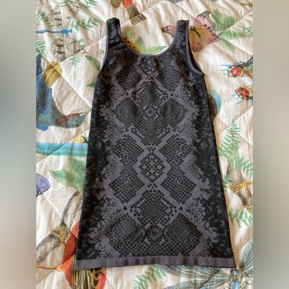 Rock & Republic stretchy snake tank top - Picture 2 of 4